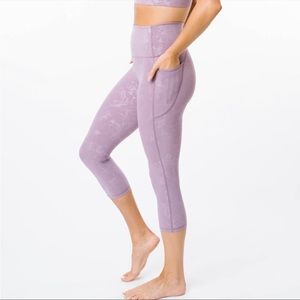 Zyia Active Light Lilac Floral Pocket Hi-Rise Capri Leggings Size 20